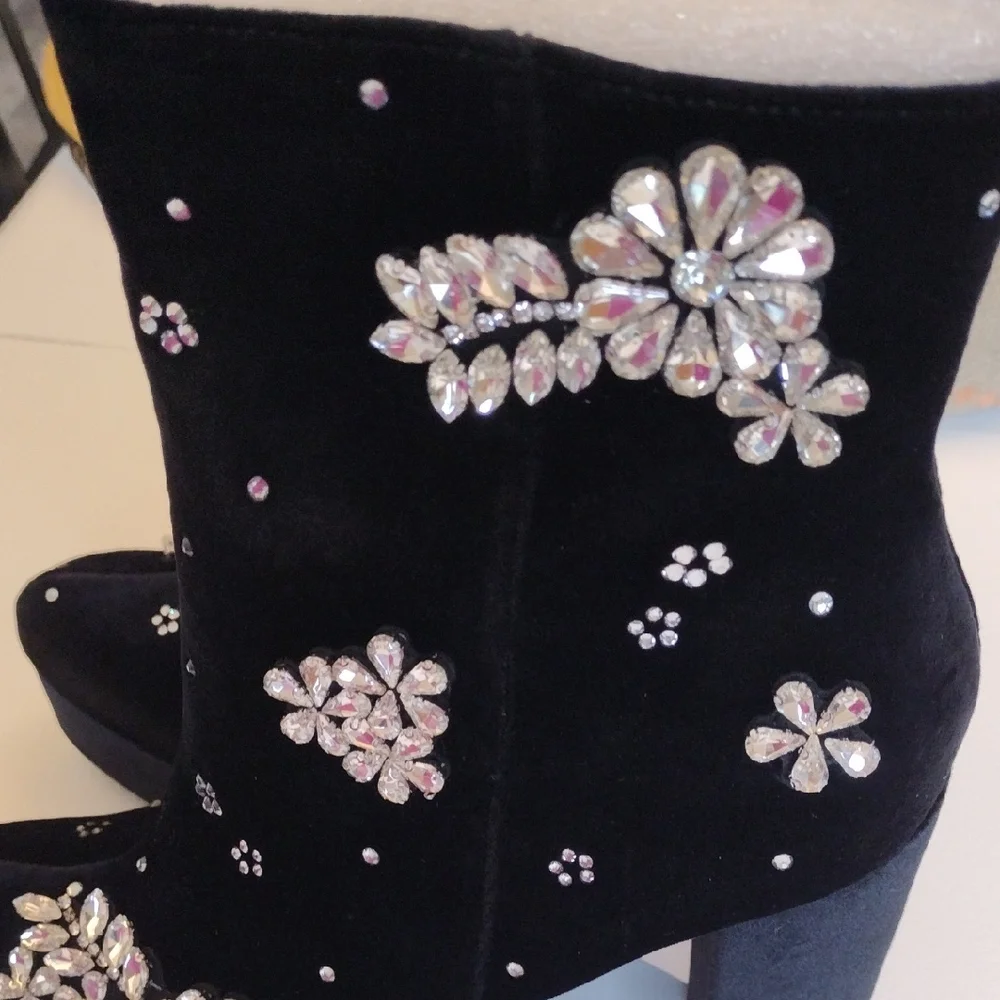 Express Black Heeled Boots with Silver Embellishments - Picture 13 of 14